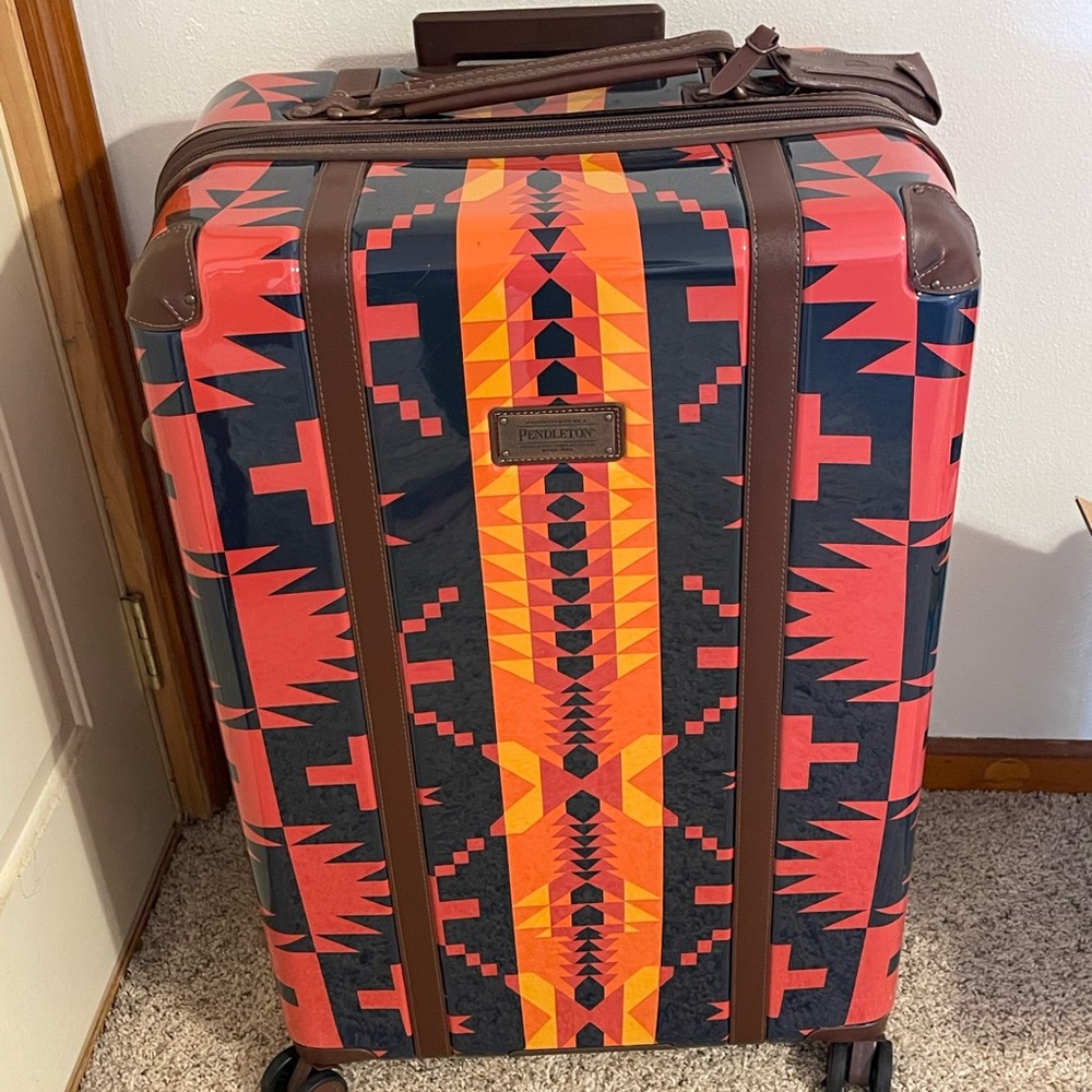 Pendleton 28inch spinner and weekender bag